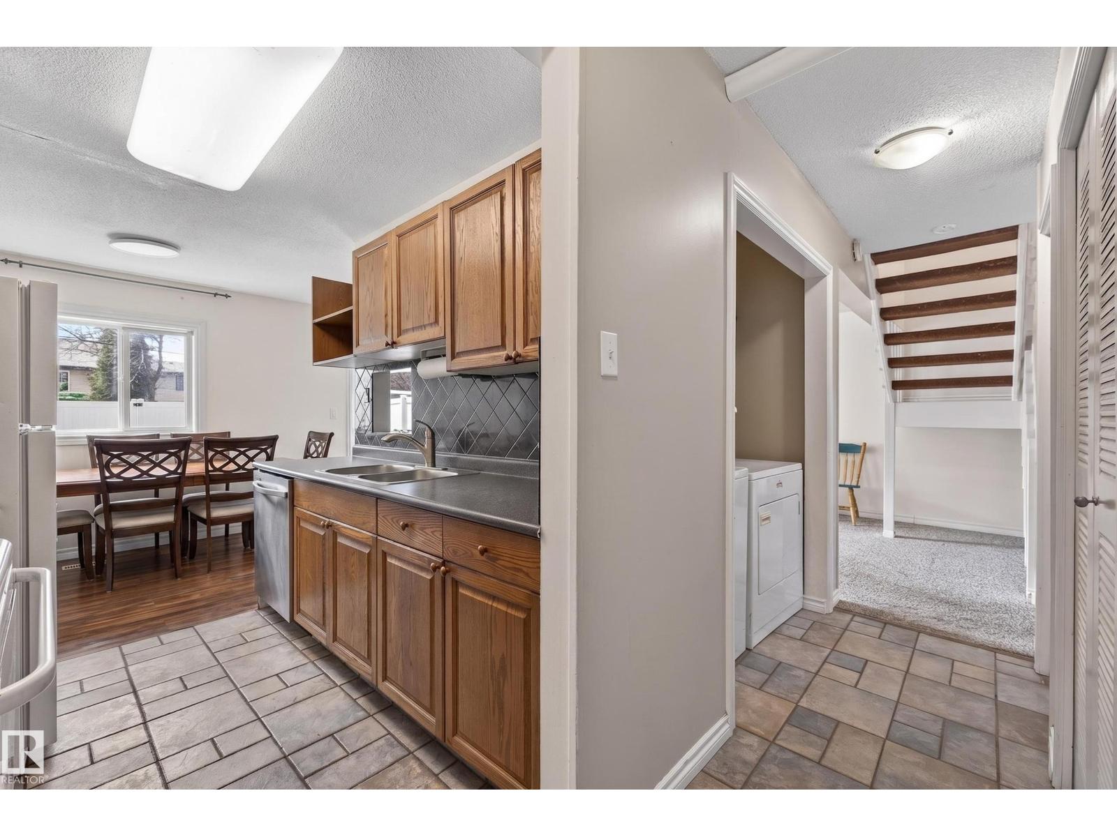26e Meadowlark Vg Nw, Edmonton, Alberta  T5R 5X4 - Photo 3 - E4487935