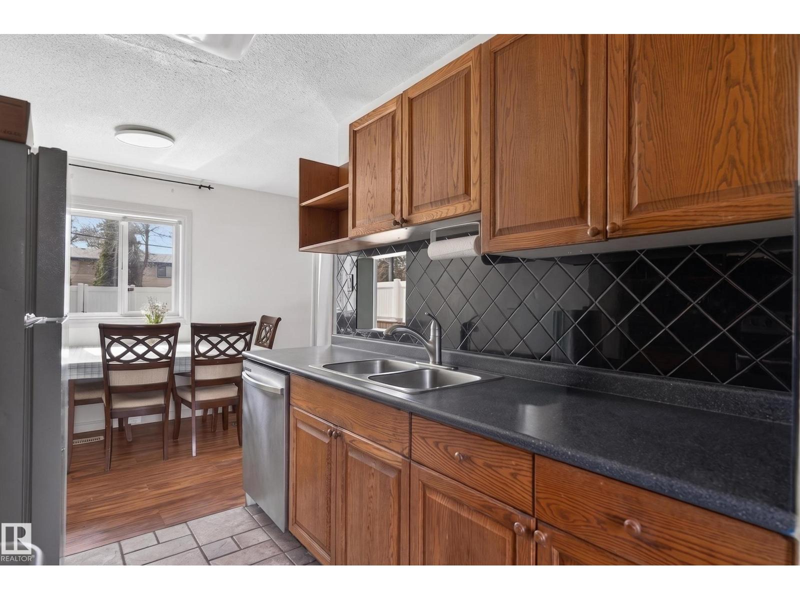 26e Meadowlark Vg Nw, Edmonton, Alberta  T5R 5X4 - Photo 4 - E4487935