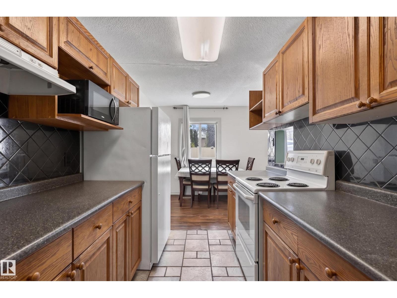 26e Meadowlark Vg Nw, Edmonton, Alberta  T5R 5X4 - Photo 6 - E4487935