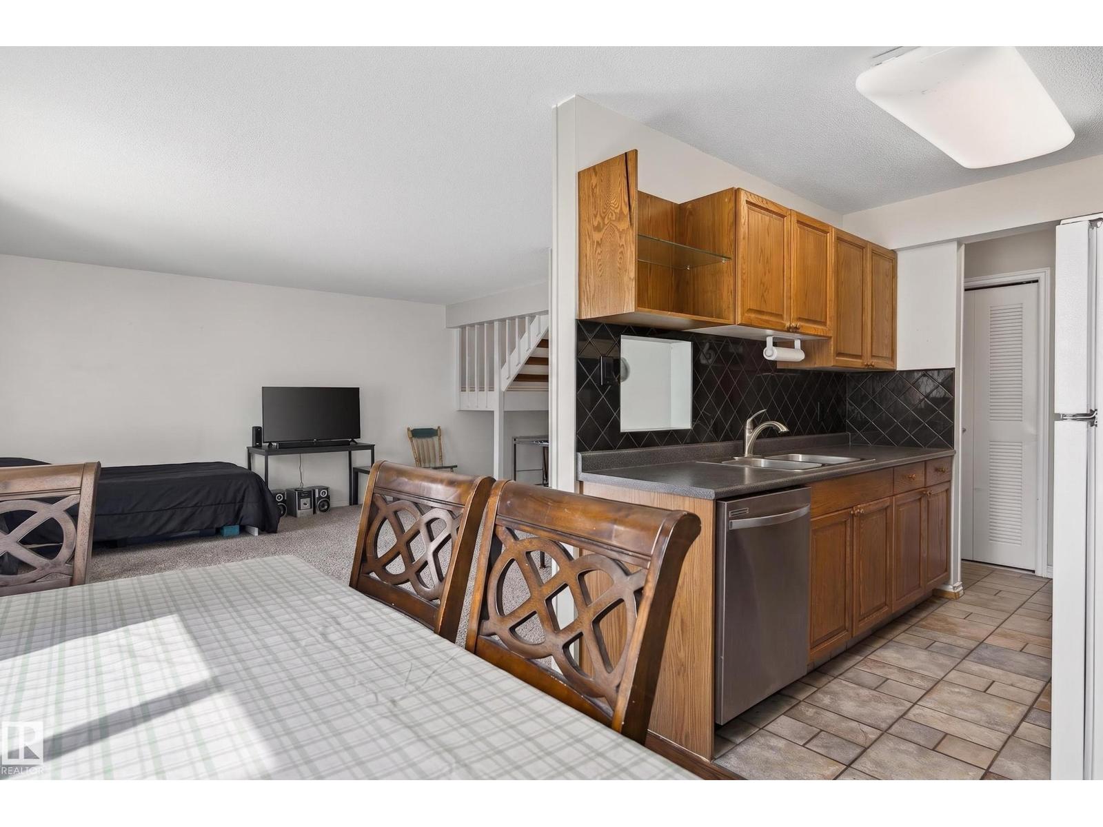 26e Meadowlark Vg Nw, Edmonton, Alberta  T5R 5X4 - Photo 8 - E4487935