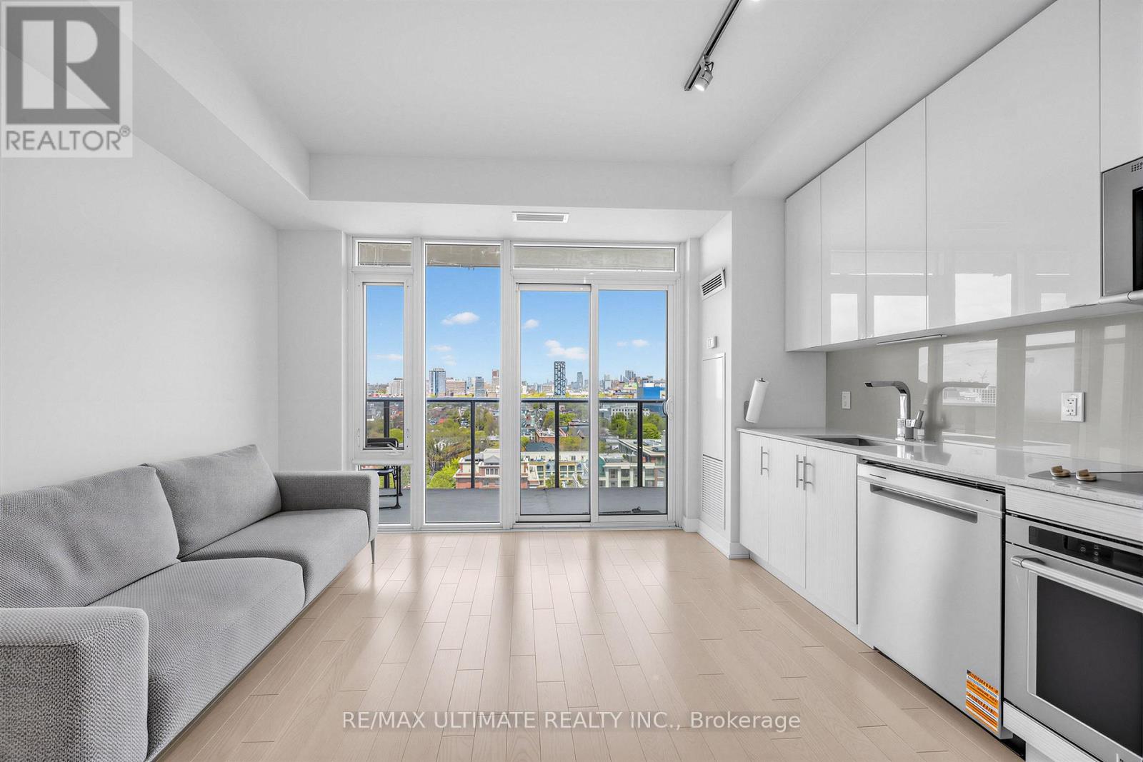 1708 - 330 Richmond Street W, Toronto, Ontario  M5V 0M4 - Photo 2 - C13132444