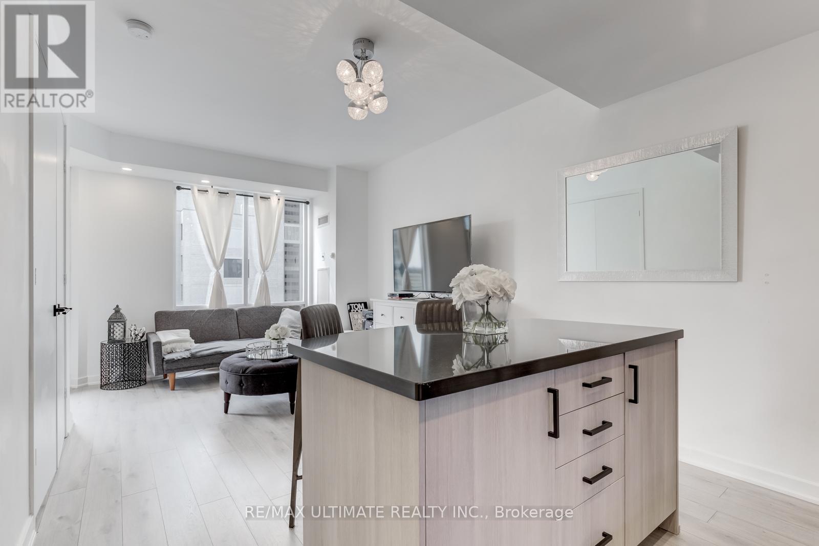 1814 - 85 Bloor Street E, Toronto, Ontario  M6J 3R1 - Photo 2 - C13132494