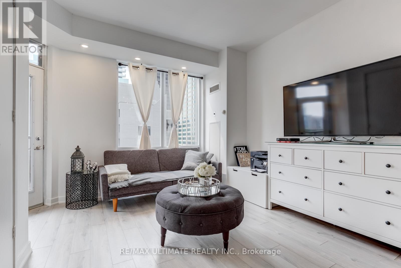 1814 - 85 Bloor Street E, Toronto, Ontario  M6J 3R1 - Photo 3 - C13132494