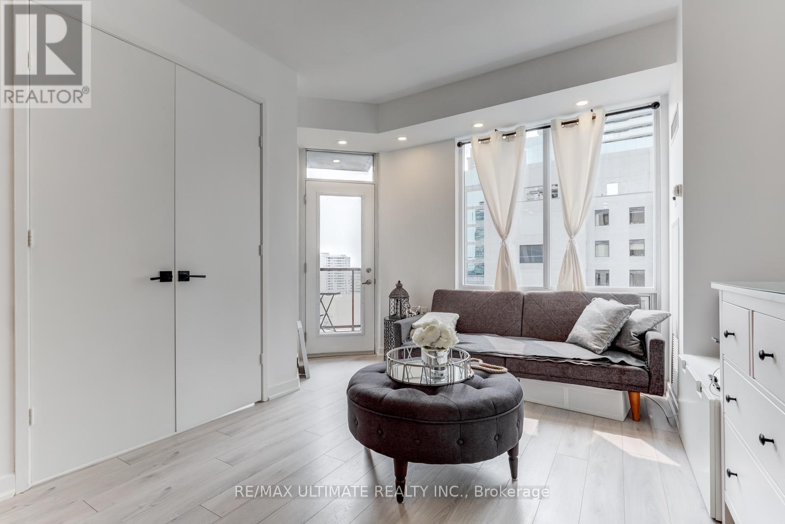 1814 - 85 Bloor Street E, Toronto, Ontario  M6J 3R1 - Photo 4 - C13132494