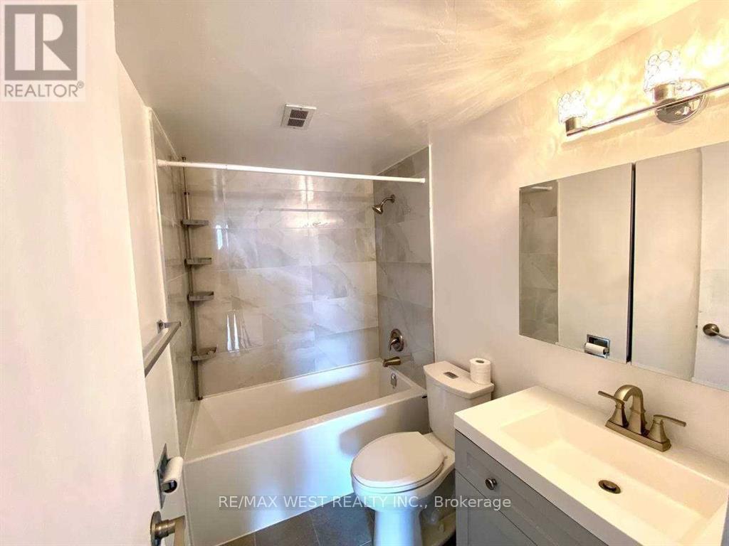 905 - 130 Neptune Drive, Toronto, Ontario  M6A 1X5 - Photo 11 - C13132616