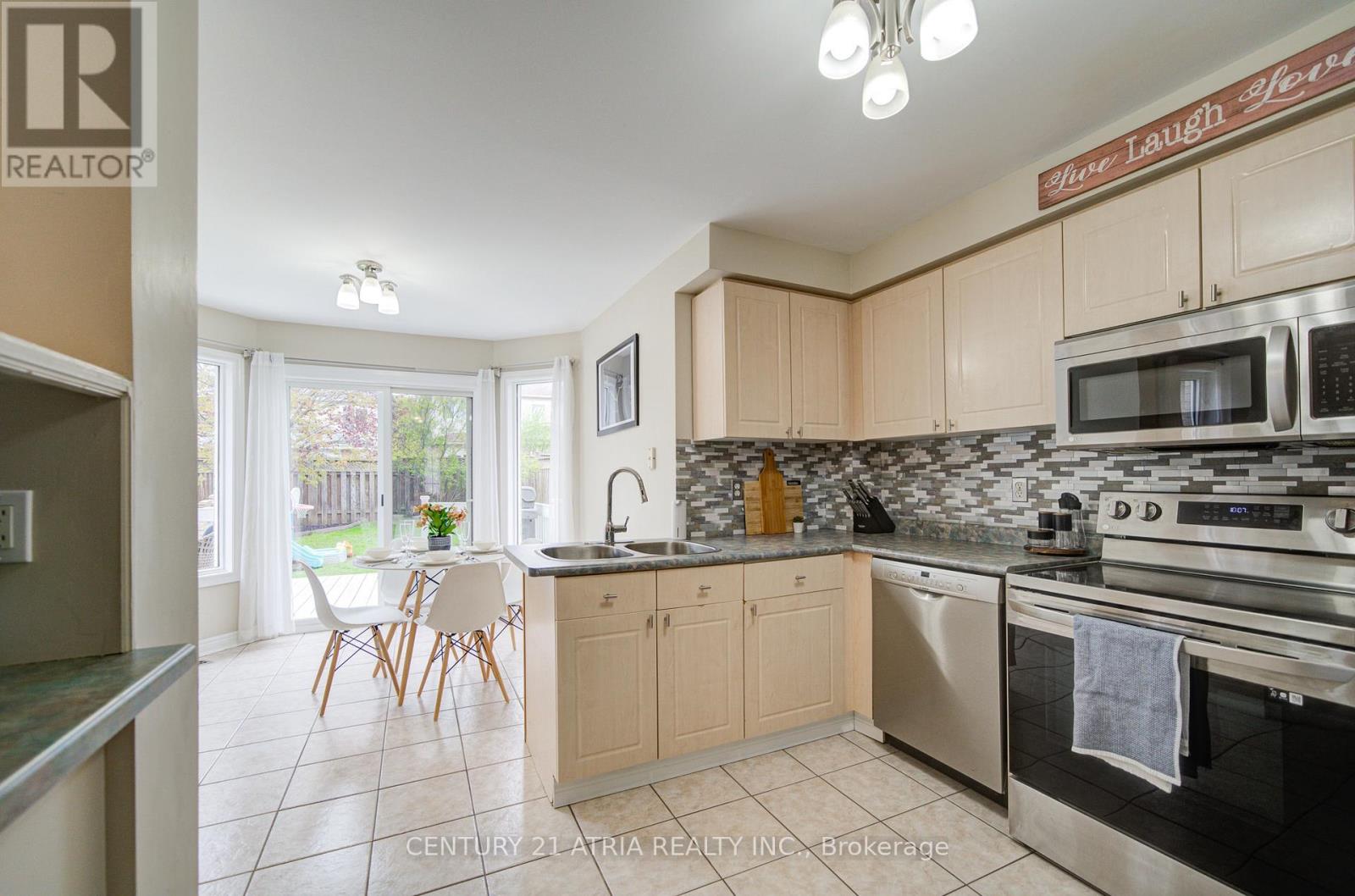 7 Whitewater Street, Whitby, Ontario  L1R 2S9 - Photo 17 - E13132470