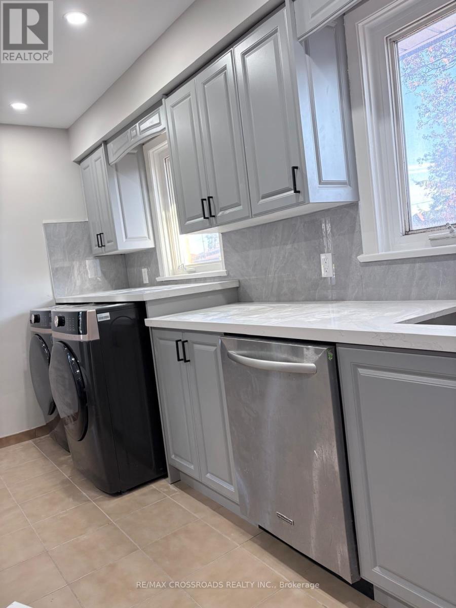 Main Floor - 28 Brenda Crescent, Toronto, Ontario  M1K 3C4 - Photo 7 - E13132566