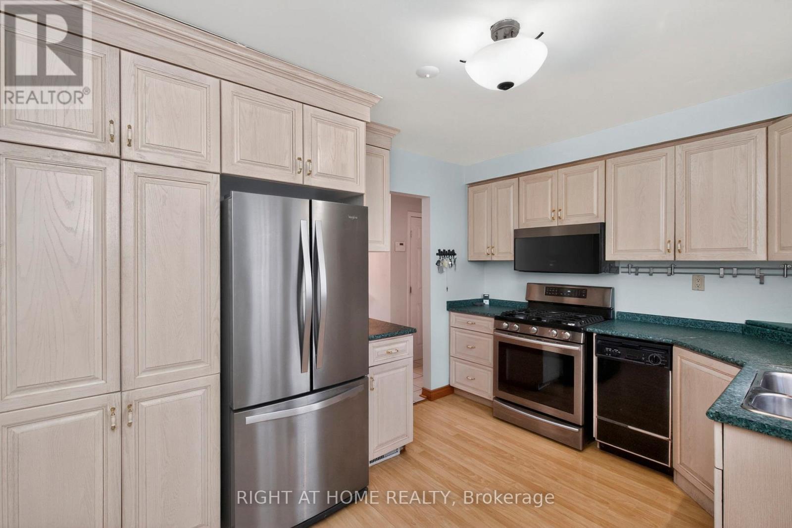 43 Vernon Street, Essa (Angus), Ontario  L0M 1B0 - Photo 17 - N13132426