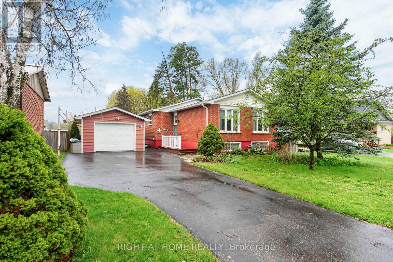 43 Vernon Street, Essa (Angus), Ontario  L0M 1B0 - Photo 2 - N13132426