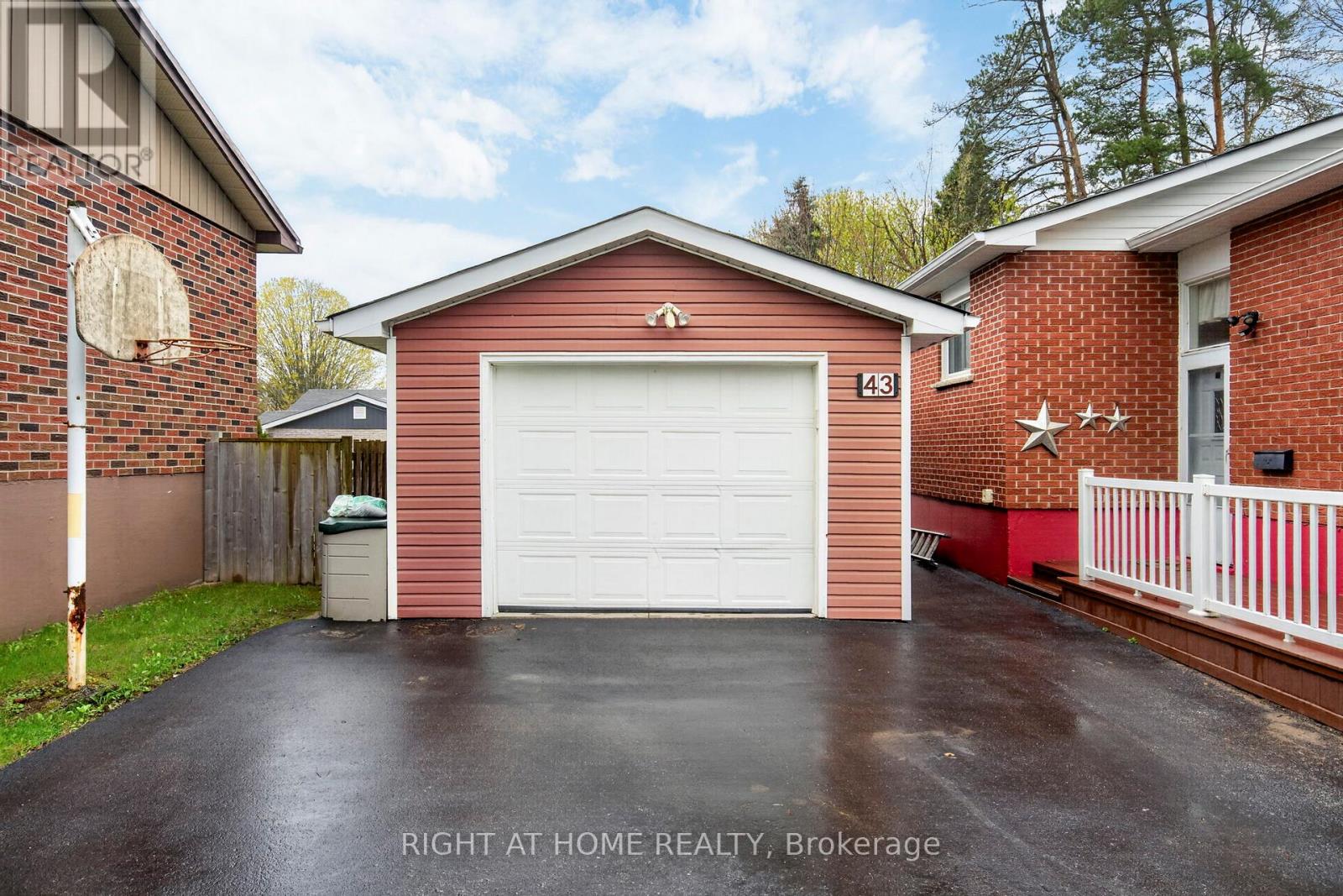 43 Vernon Street, Essa (Angus), Ontario  L0M 1B0 - Photo 5 - N13132426