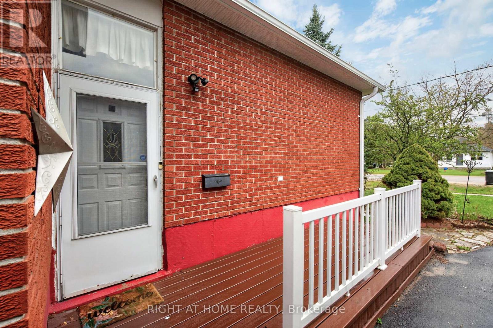 43 Vernon Street, Essa (Angus), Ontario  L0M 1B0 - Photo 7 - N13132426