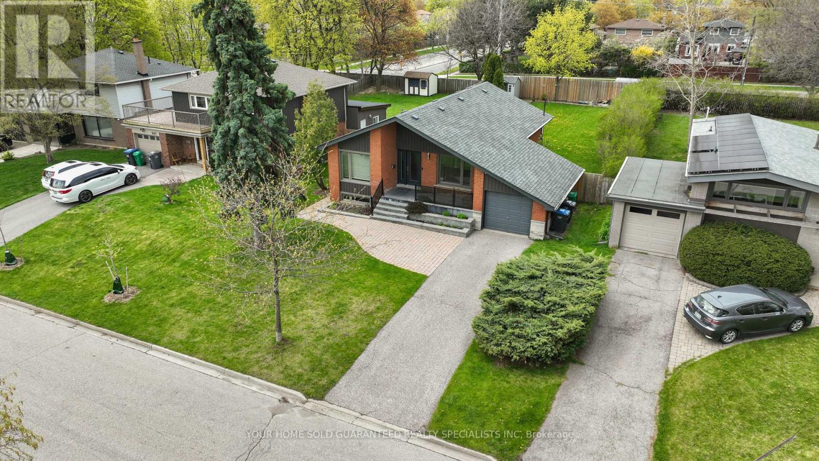 947 Sierra Boulevard, Mississauga, Ontario  L4Y 2E3 - Photo 2 - W13132466