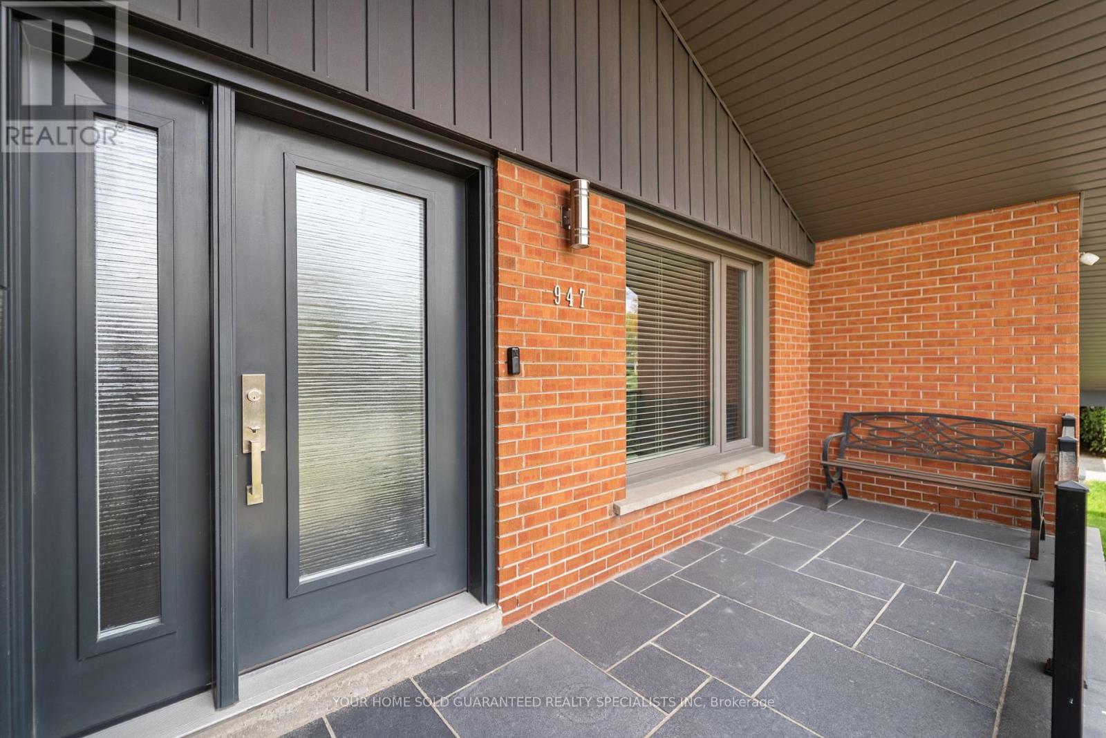 947 Sierra Boulevard, Mississauga, Ontario  L4Y 2E3 - Photo 3 - W13132466