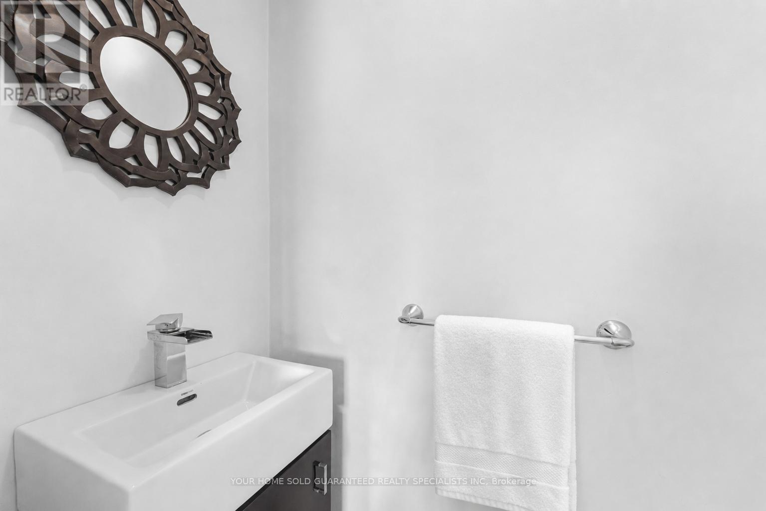 947 Sierra Boulevard, Mississauga, Ontario  L4Y 2E3 - Photo 9 - W13132466