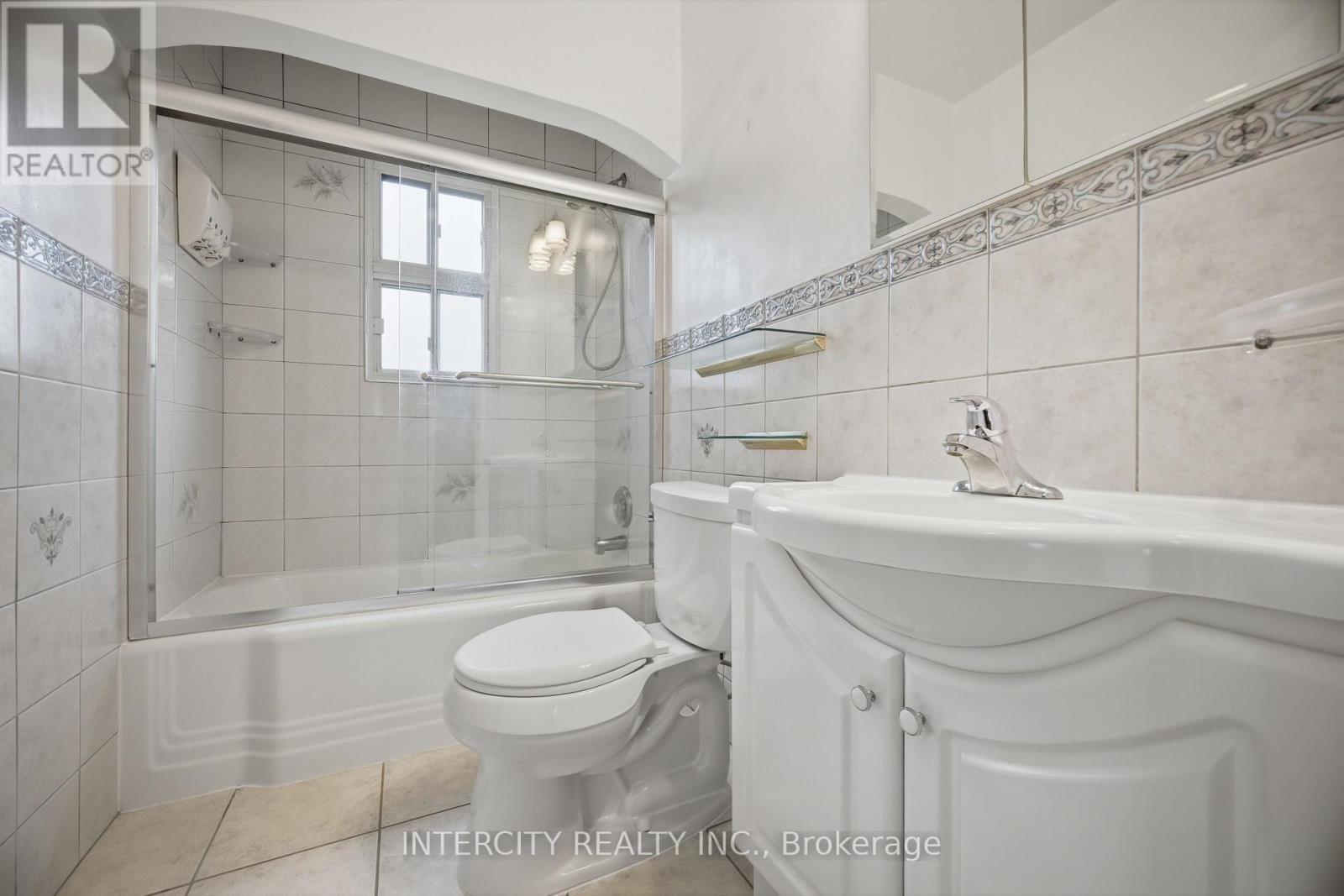 1a Sophia Street, Brampton, Ontario  L6V 1T8 - Photo 11 - W13132492