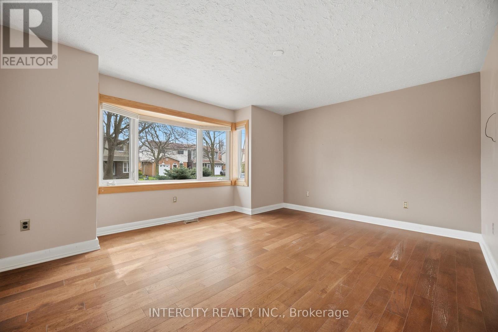 1a Sophia Street, Brampton, Ontario  L6V 1T8 - Photo 8 - W13132492