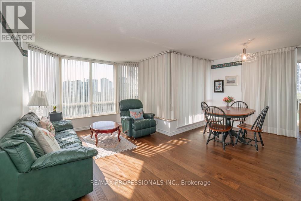 702 - 1320 Islington Avenue, Toronto, Ontario  M9A 5C6 - Photo 3 - W13132530