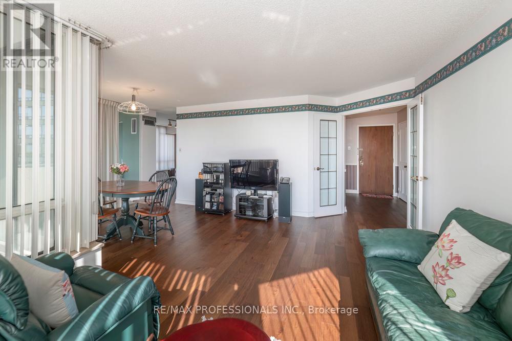 702 - 1320 Islington Avenue, Toronto, Ontario  M9A 5C6 - Photo 4 - W13132530