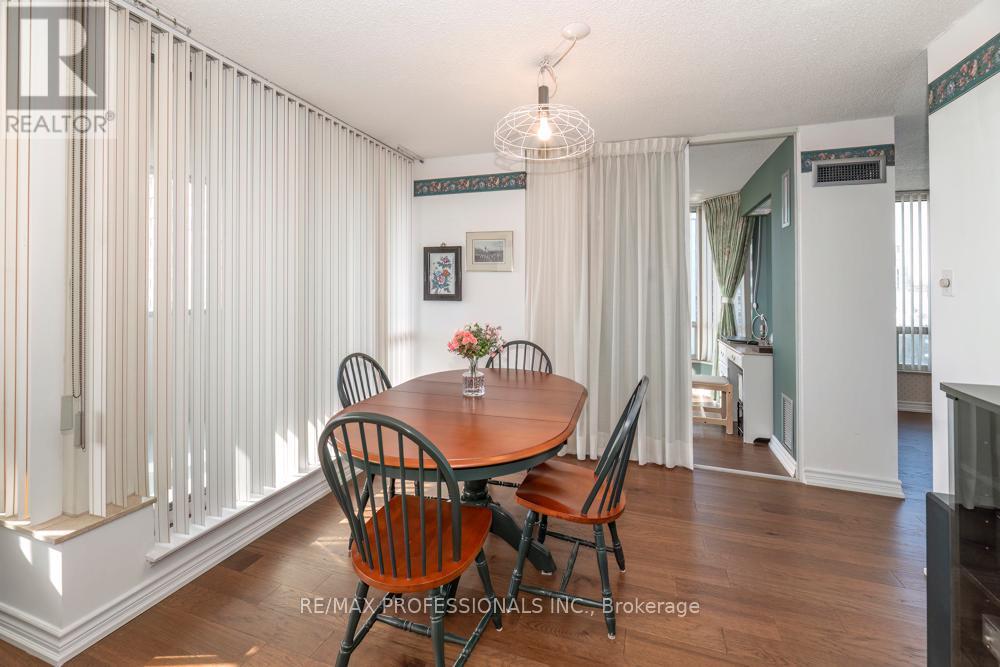 702 - 1320 Islington Avenue, Toronto, Ontario  M9A 5C6 - Photo 6 - W13132530