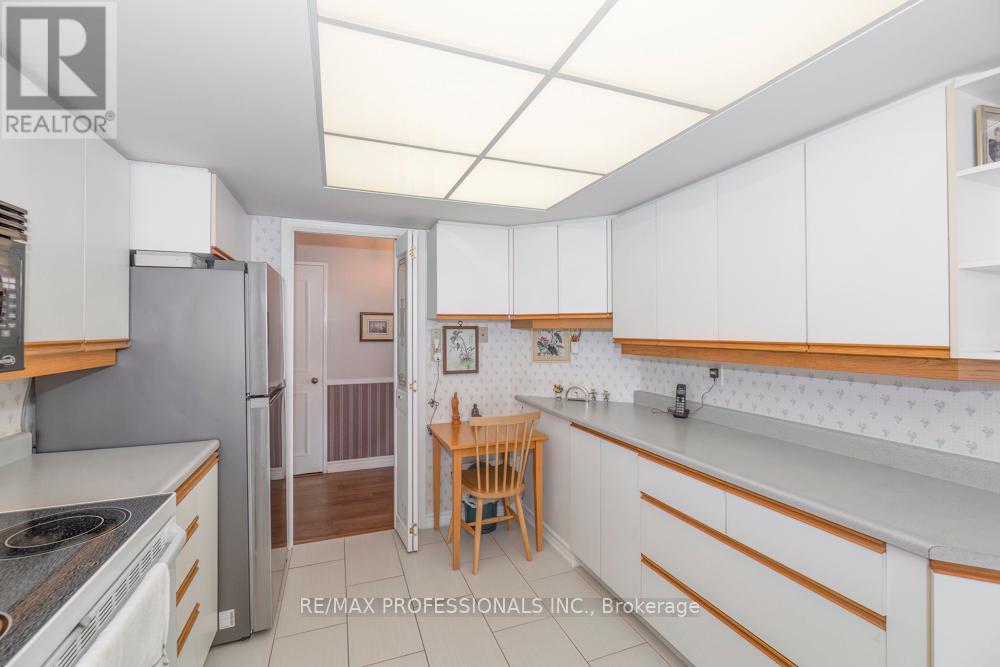 702 - 1320 Islington Avenue, Toronto, Ontario  M9A 5C6 - Photo 8 - W13132530