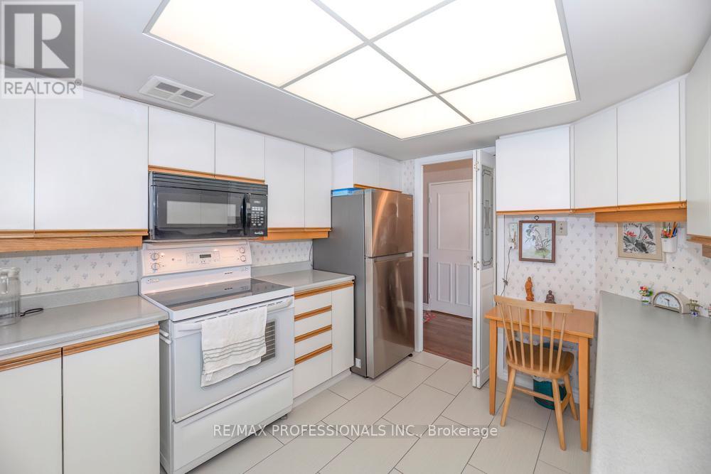 702 - 1320 Islington Avenue, Toronto, Ontario  M9A 5C6 - Photo 9 - W13132530
