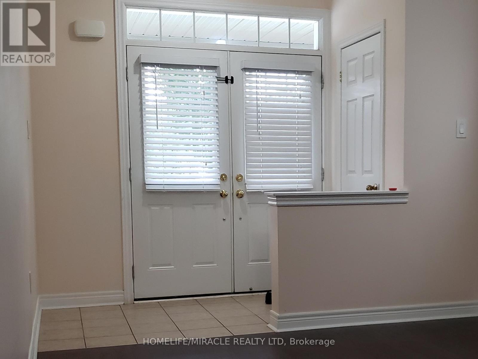 30 Gower Crescent, Brampton, Ontario  L6R 0Y1 - Photo 3 - W13132534