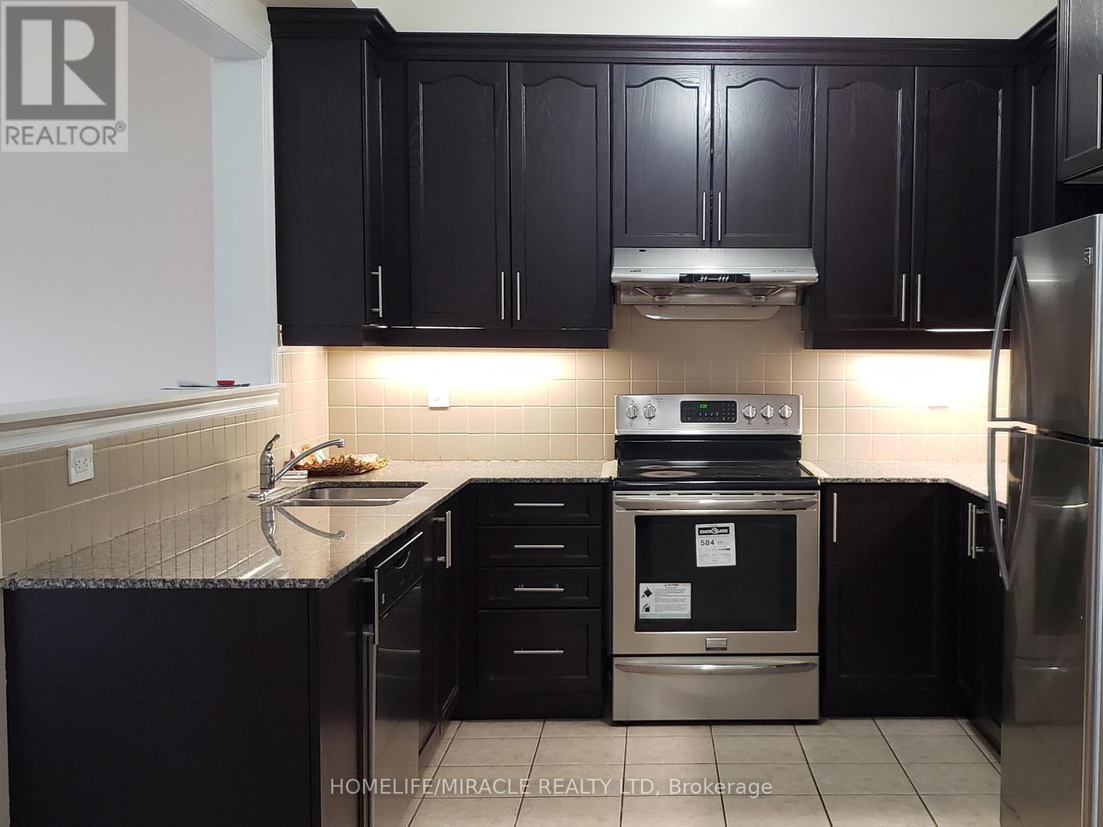 30 Gower Crescent, Brampton, Ontario  L6R 0Y1 - Photo 4 - W13132534