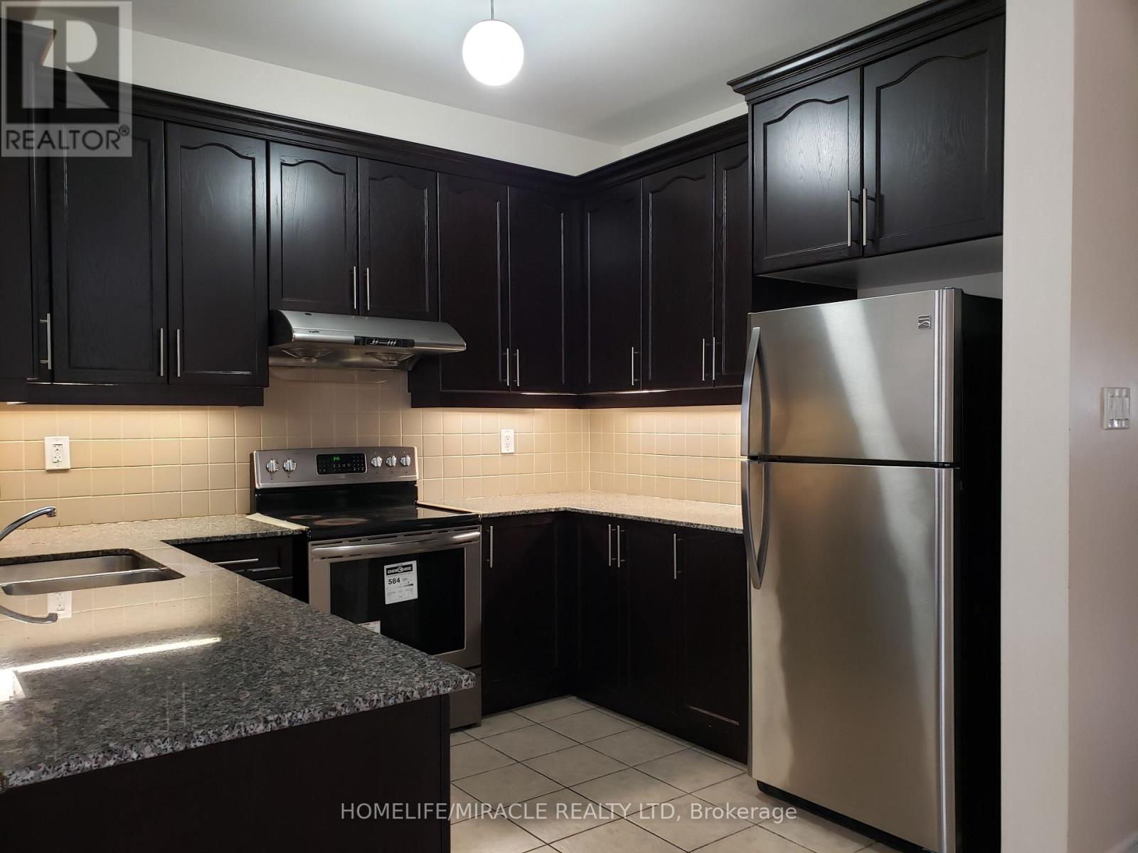 30 Gower Crescent, Brampton, Ontario  L6R 0Y1 - Photo 5 - W13132534