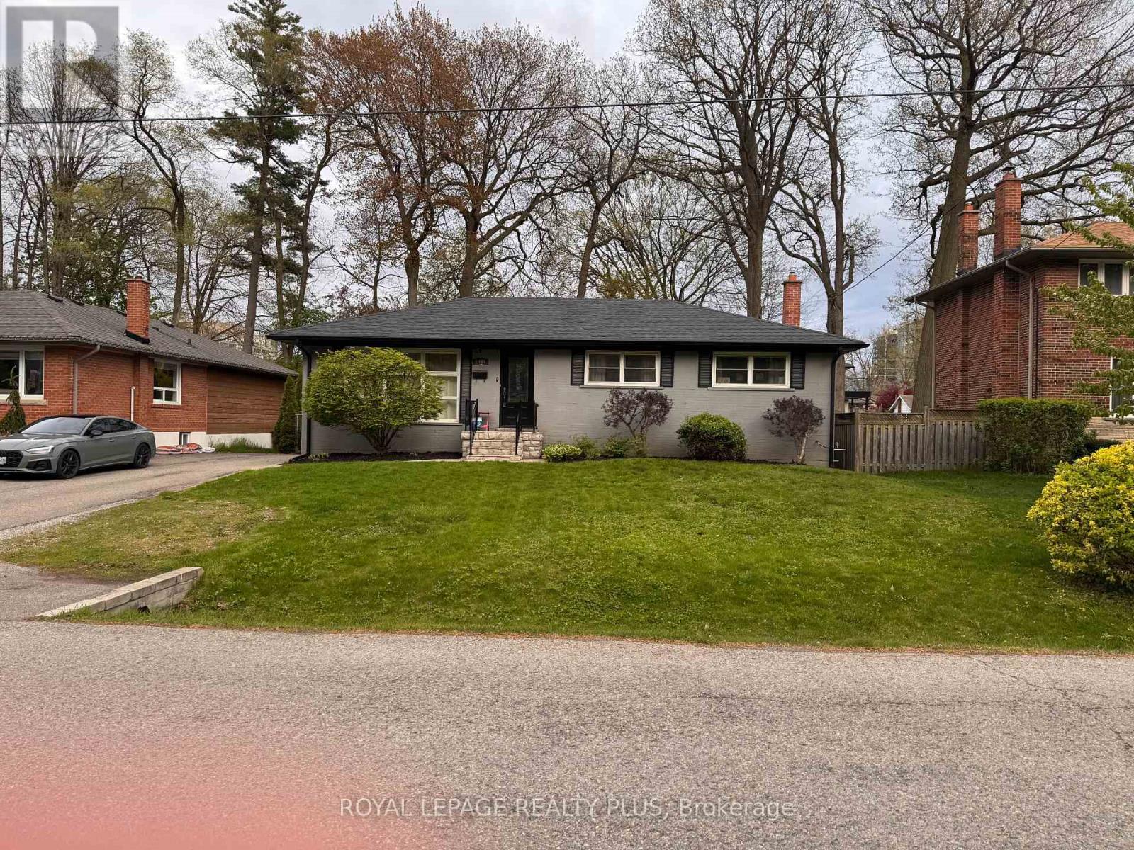 1980 Hartland Drive, Mississauga, Ontario  L5J 1M6 - Photo 2 - W13132642