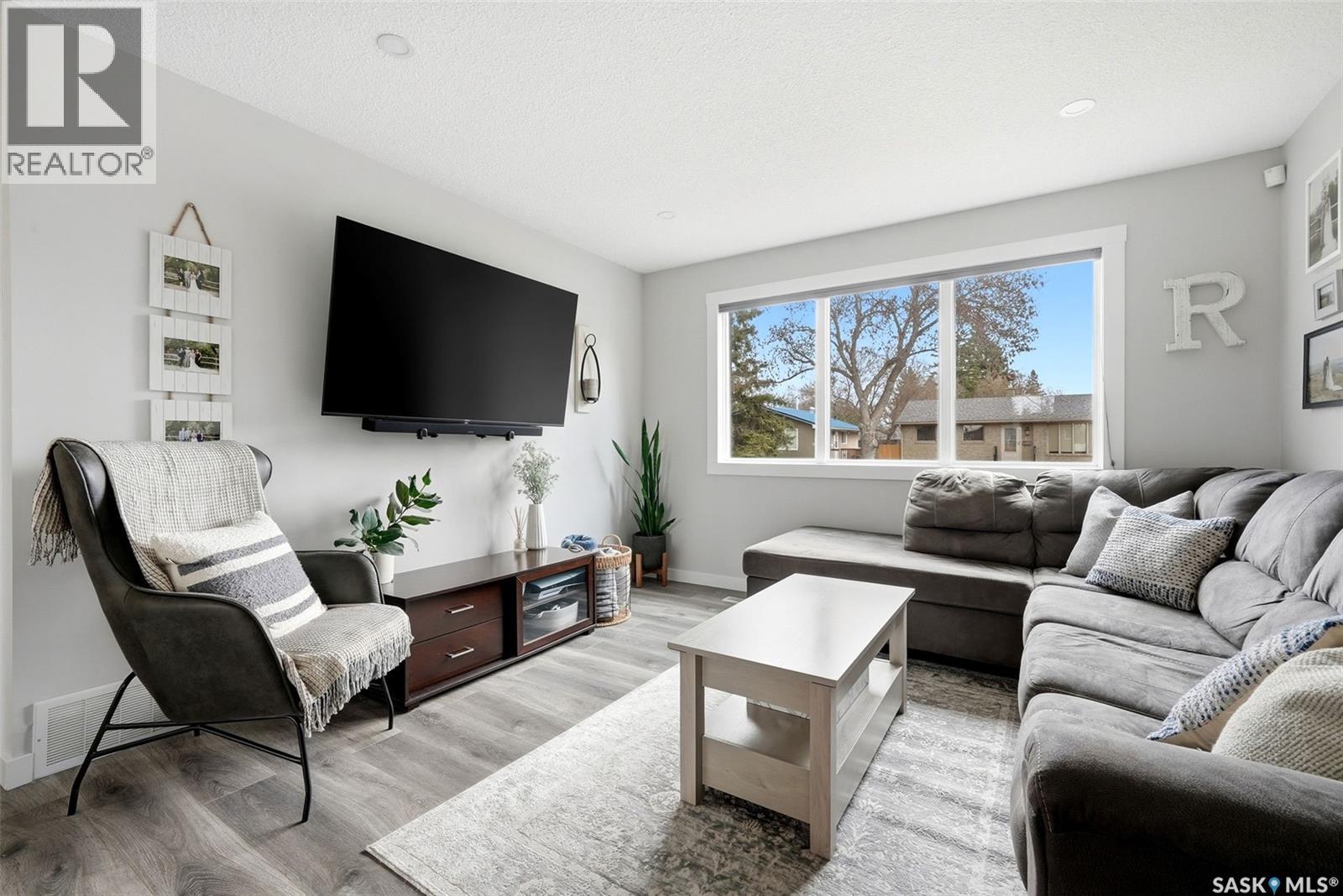 68 Carmichael Road, Regina, Saskatchewan  S4R 0C5 - Photo 4 - SK036103