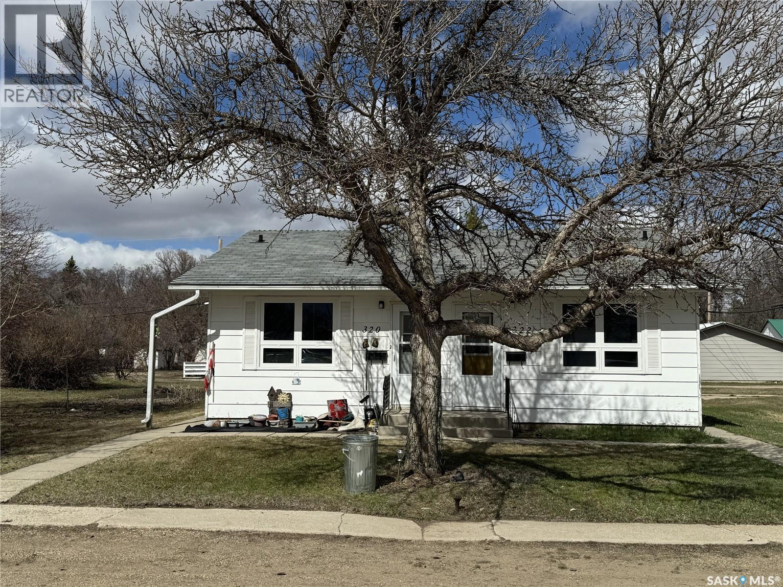 320 & 322 2nd AVENUE, Semans, Saskatchewan