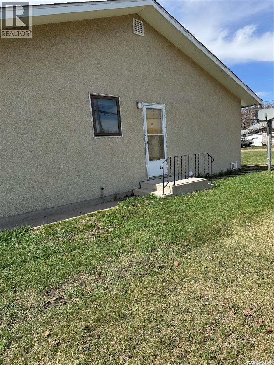 320 & 322 2nd Avenue, Semans, Saskatchewan  S0A 3S0 - Photo 11 - SK035980