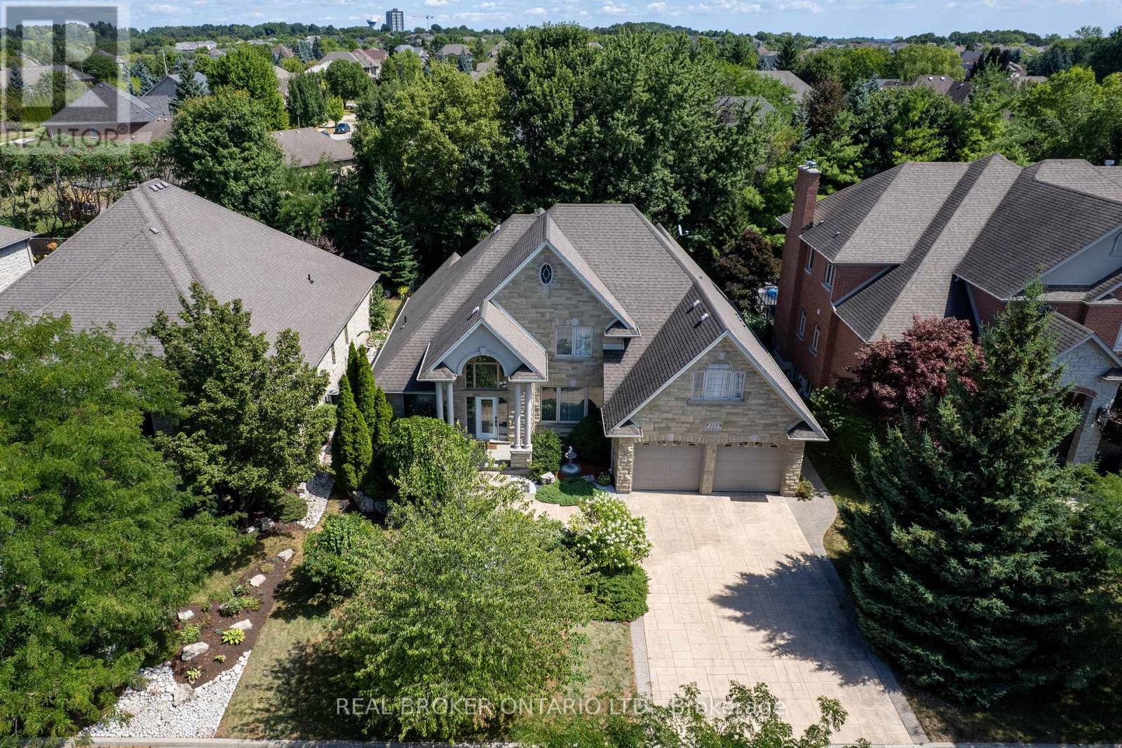215 Black Maple Court, Kitchener, Ontario  N2P 2W8 - Photo 2 - X13132500