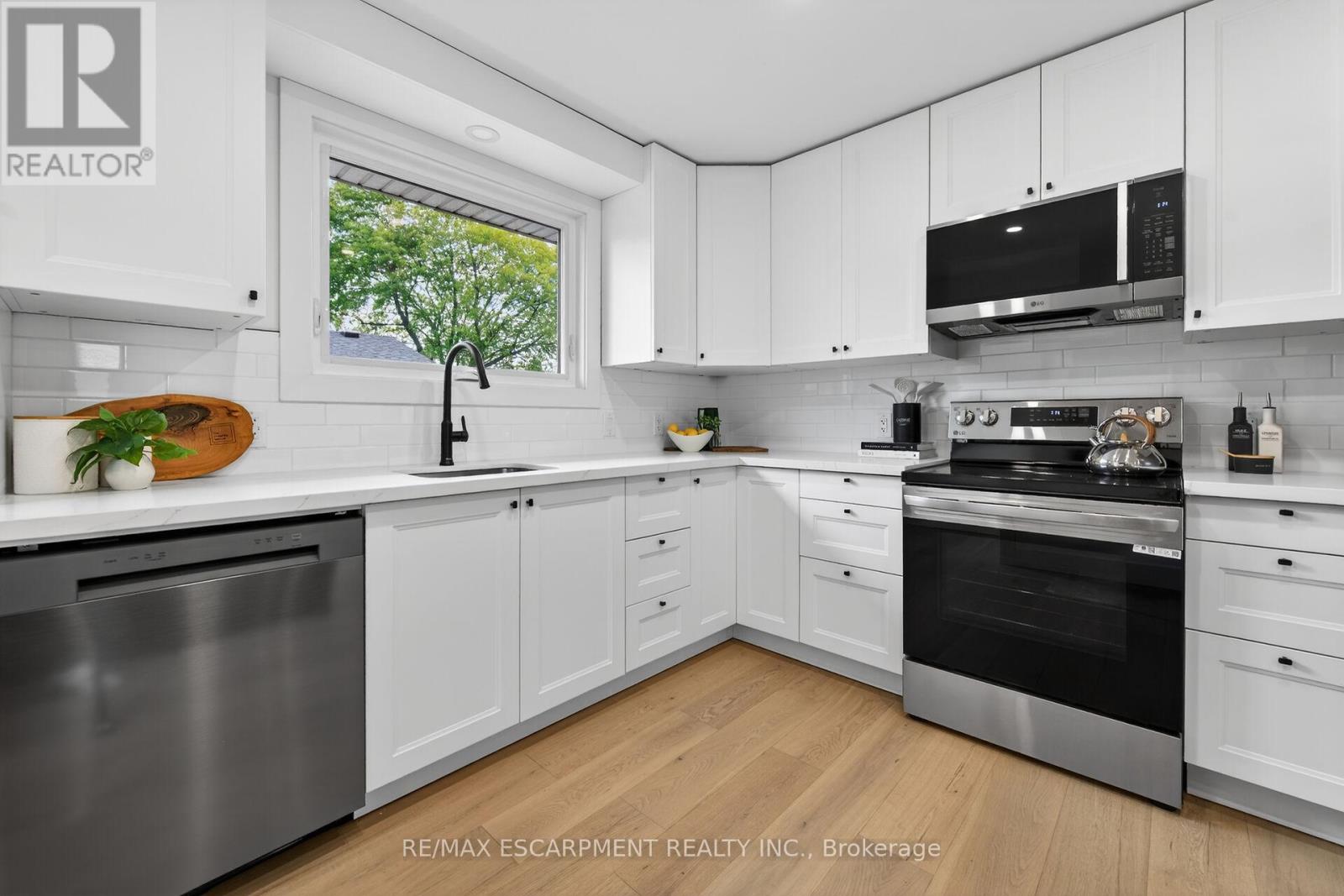 257 Queen Victoria Drive, Hamilton, Ontario  L8W 1G4 - Photo 7 - X13132532