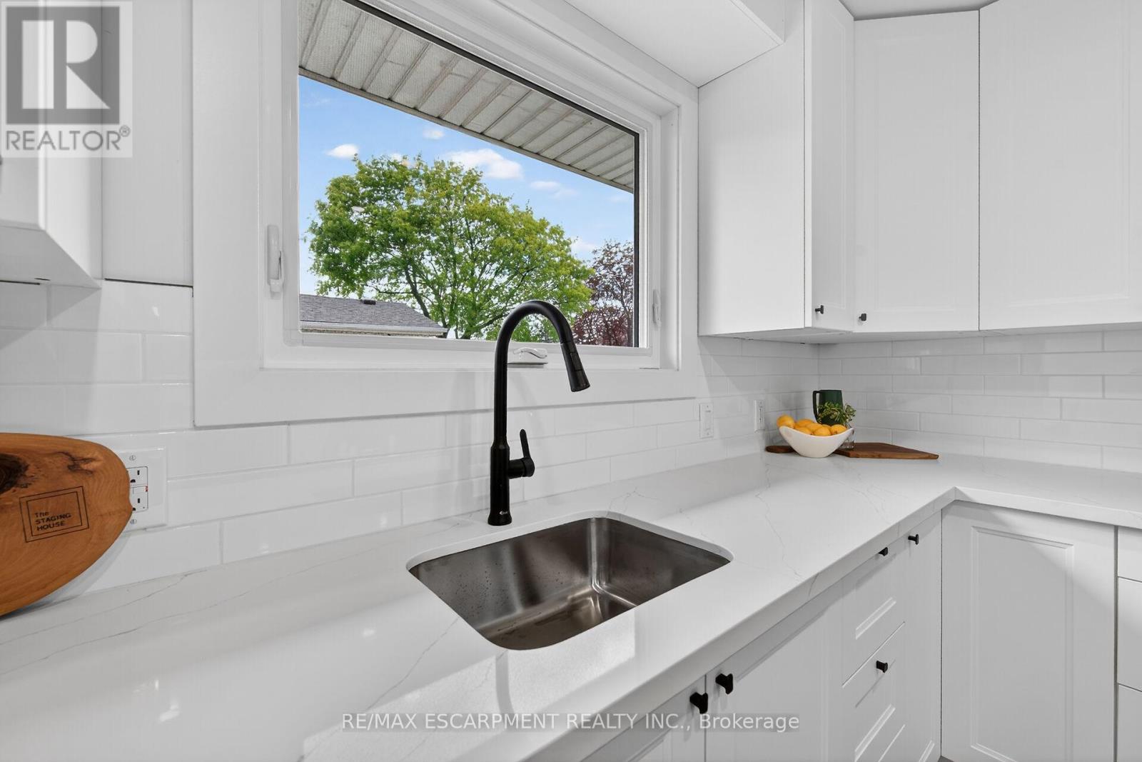 257 Queen Victoria Drive, Hamilton, Ontario  L8W 1G4 - Photo 9 - X13132532