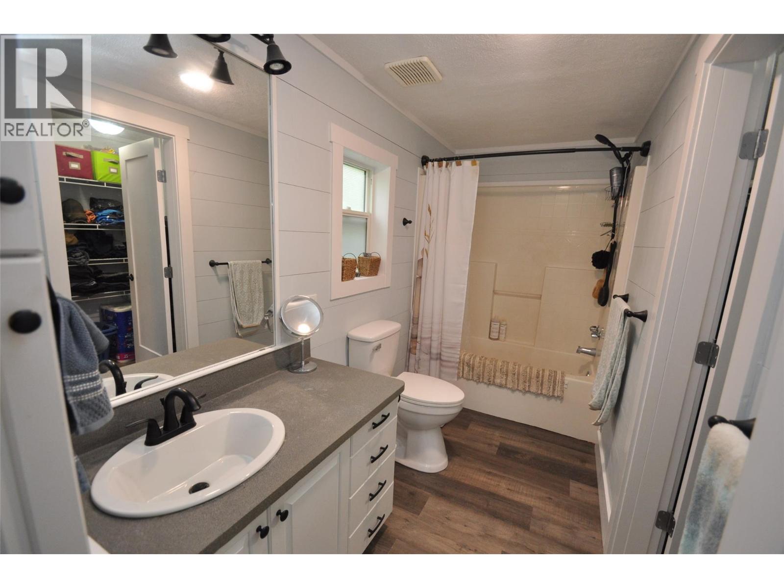 5604 Highway 3a Highway, Nelson, British Columbia  V1L 6N7 - Photo 14 - 10387681