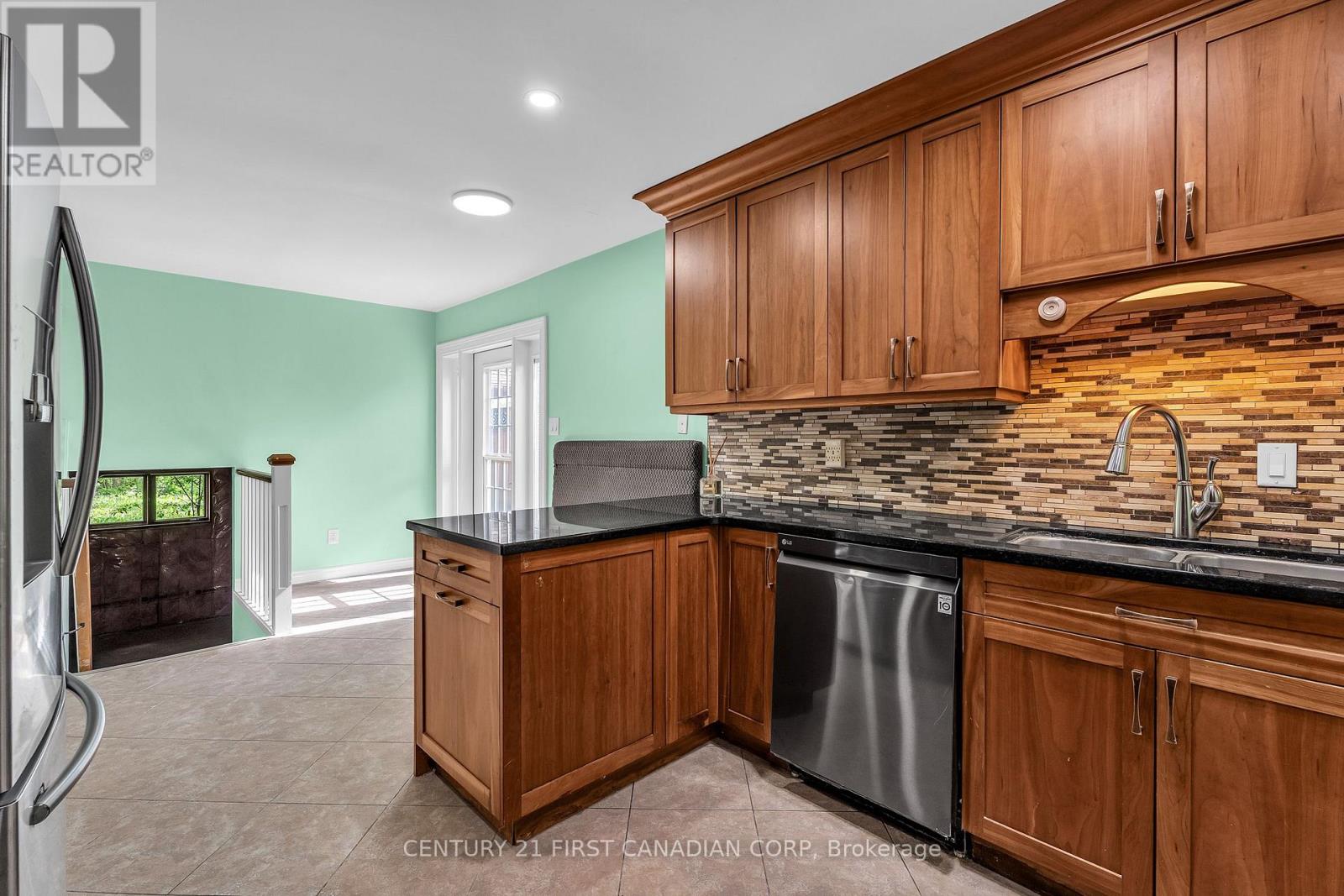24 Blanchard Crescent, London North, Ontario  N6G 4E2 - Photo 14 - X13132776