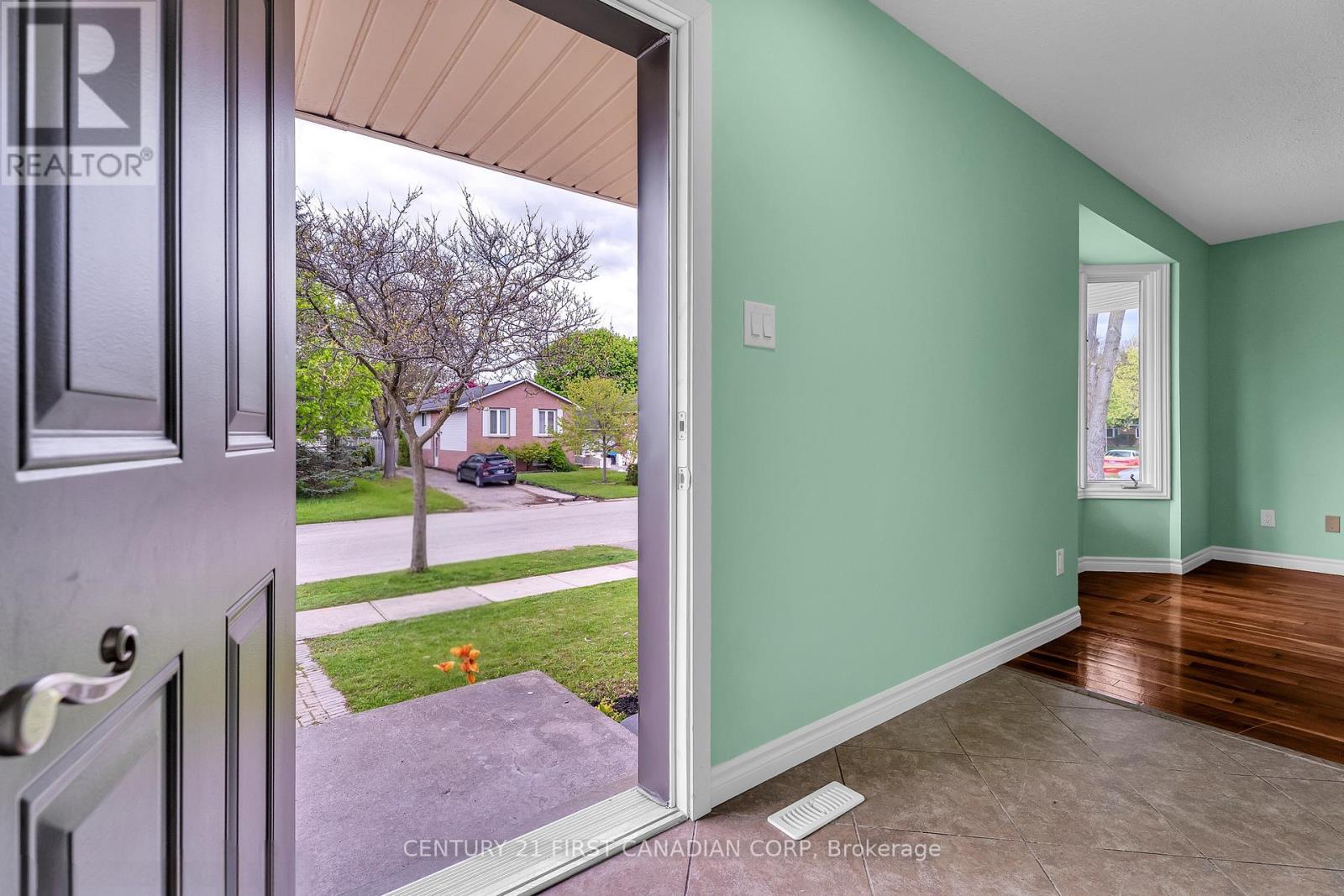 24 Blanchard Crescent, London North, Ontario  N6G 4E2 - Photo 4 - X13132776