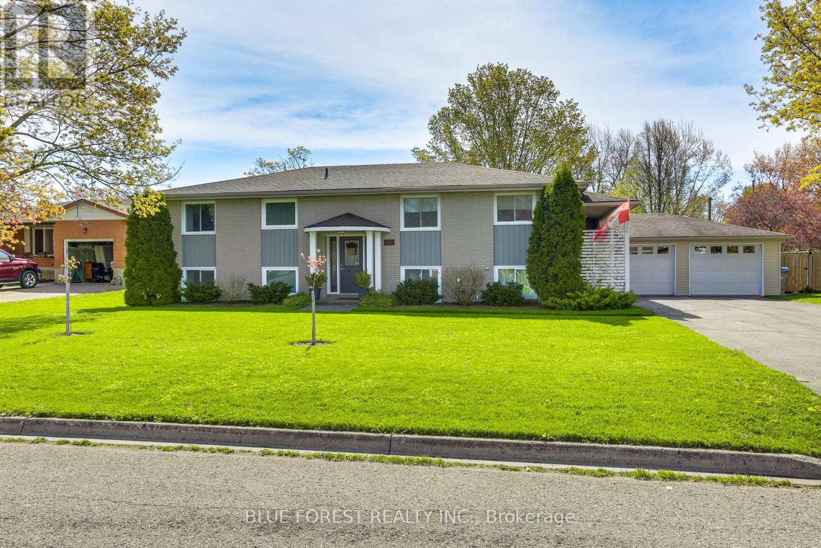 225 COULTON DRIVE, West Perth, Ontario