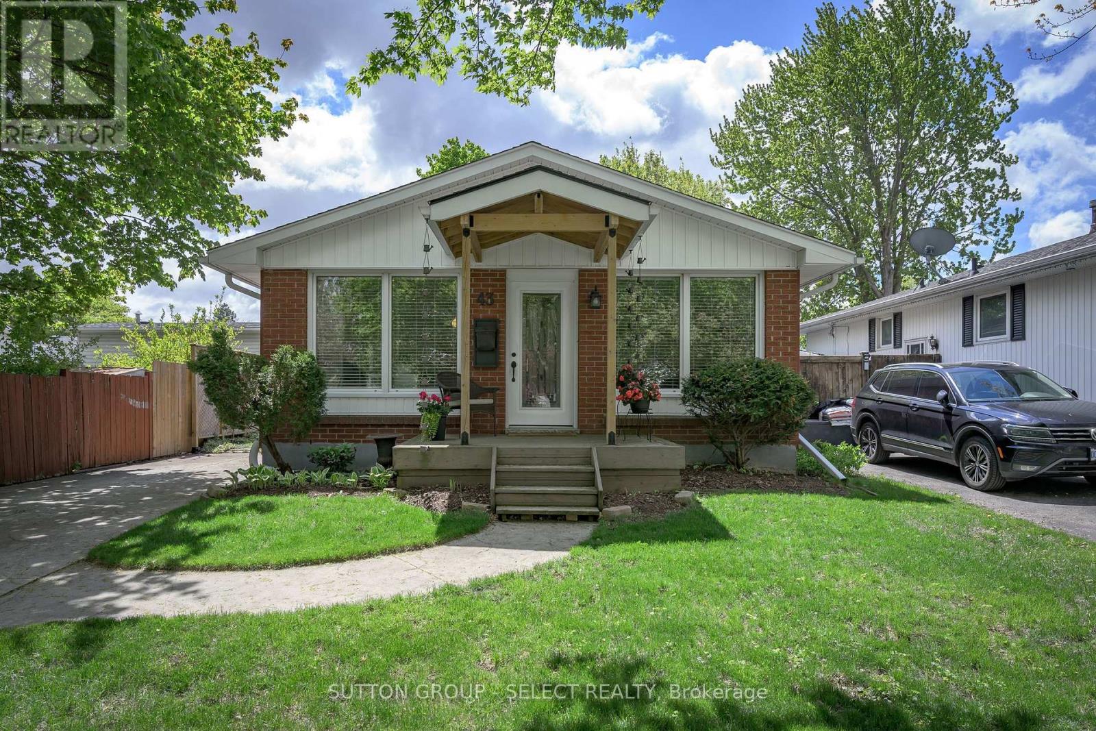 43 STROUD CRESCENT, London South, Ontario