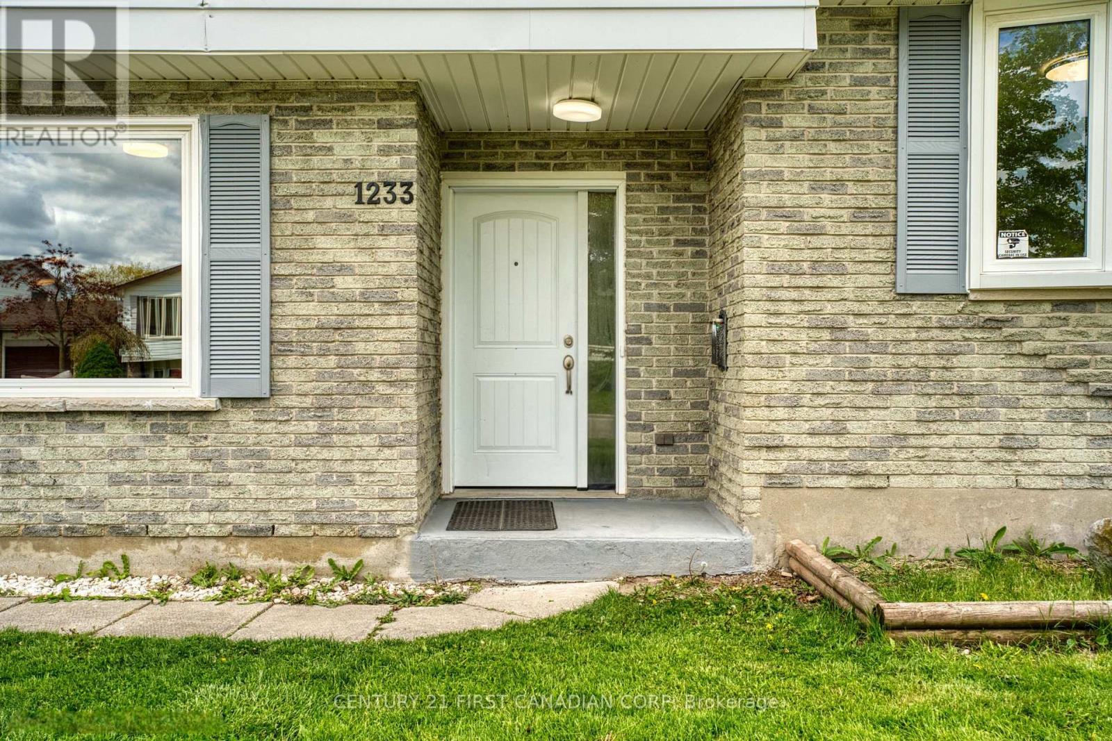 1233 Ernest Avenue, London South, Ontario  N6E 2B2 - Photo 2 - X13132962