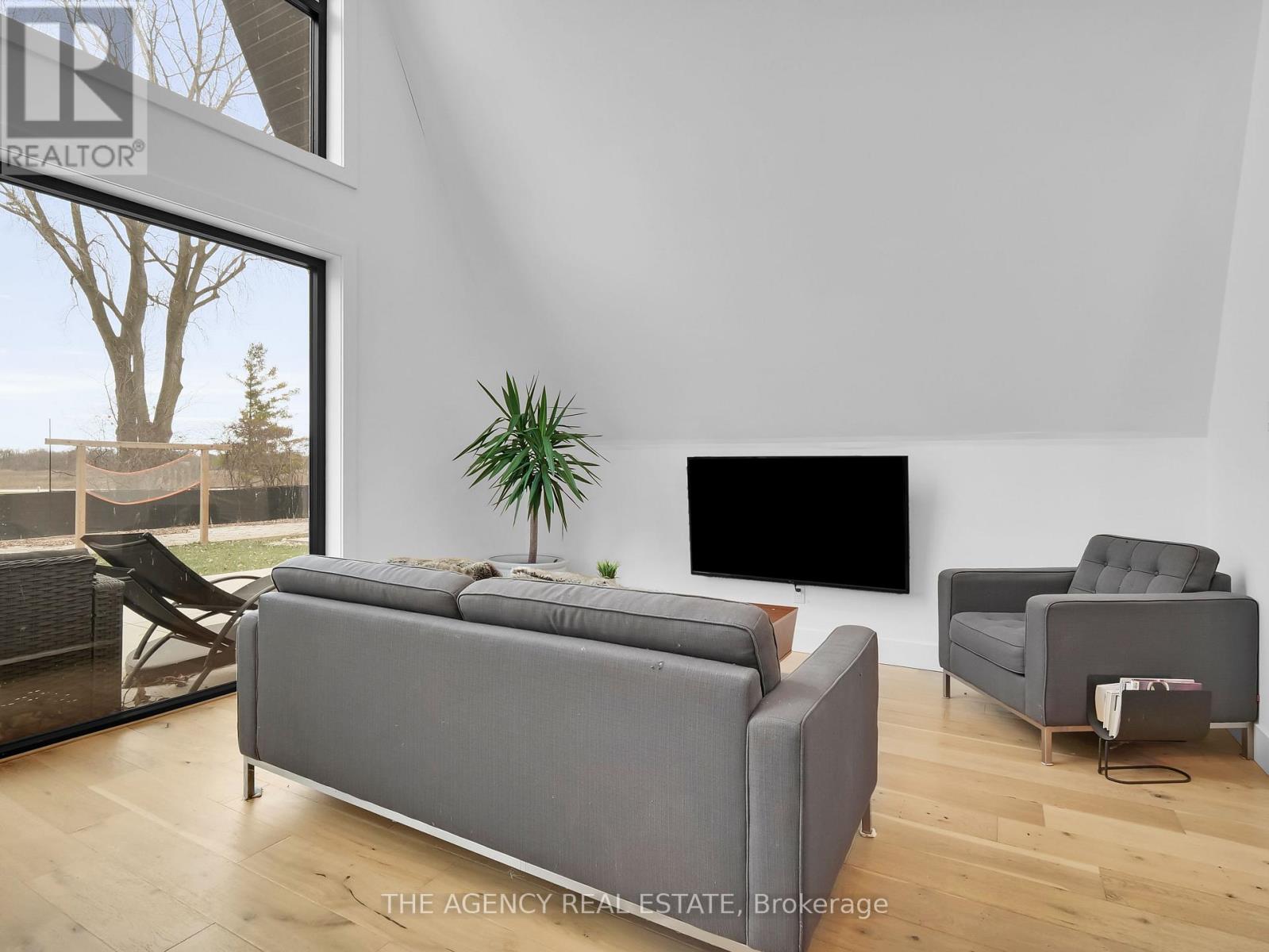 8464 Adams Court, Lambton Shores, Ontario  N0M 1T0 - Photo 11 - X13133104