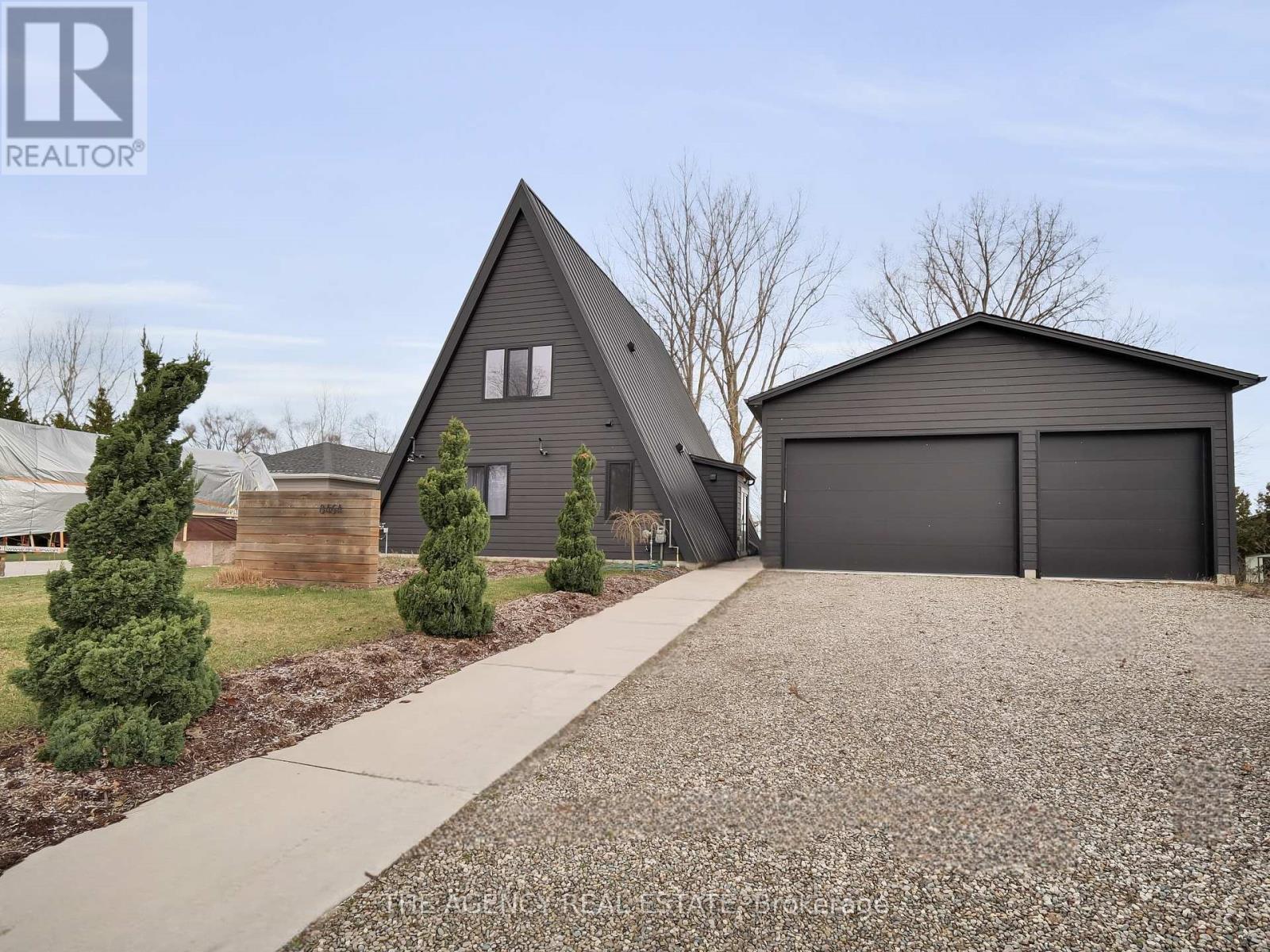 8464 Adams Court, Lambton Shores, Ontario  N0M 1T0 - Photo 2 - X13133104