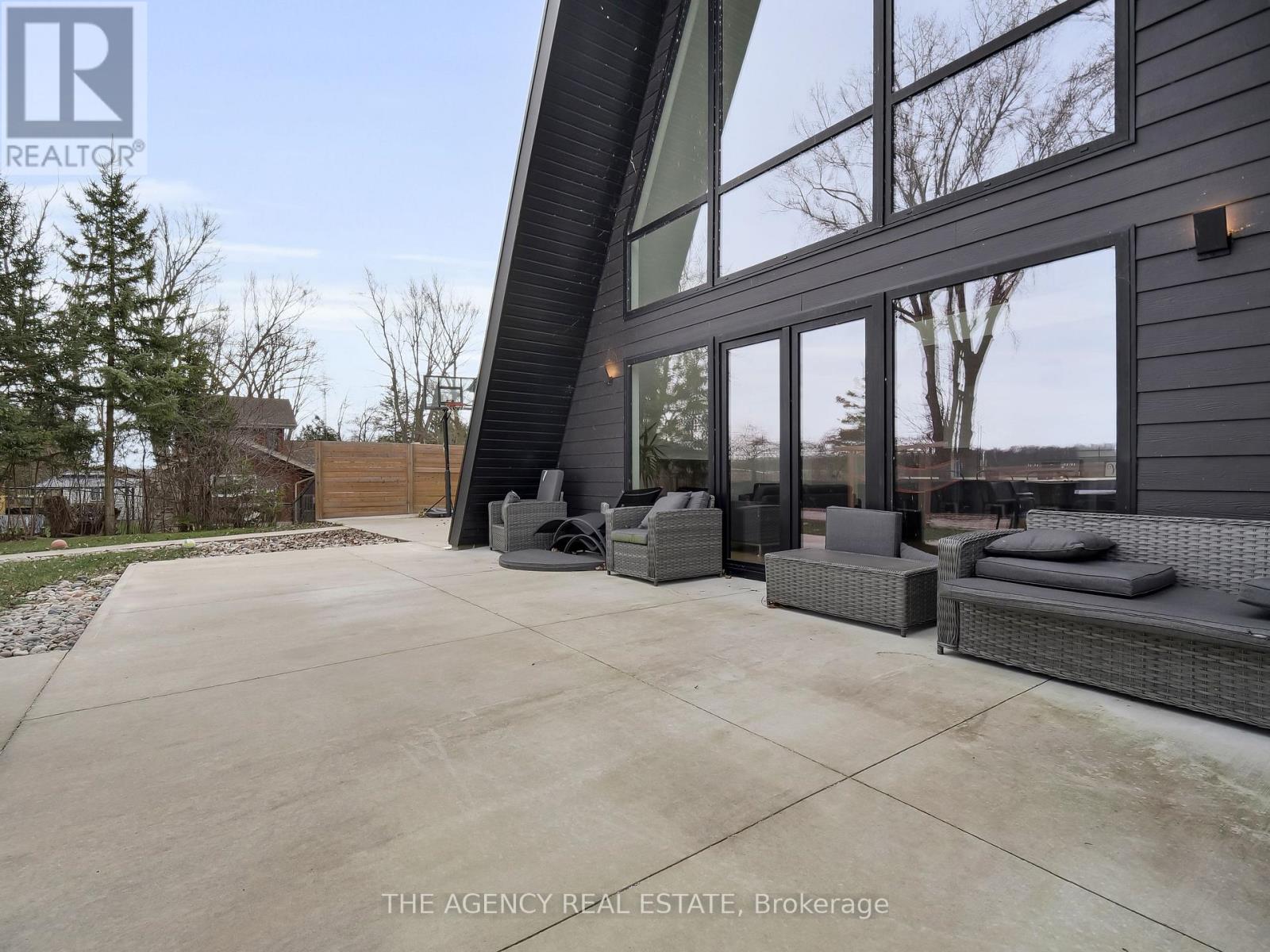 8464 Adams Court, Lambton Shores, Ontario  N0M 1T0 - Photo 29 - X13133104