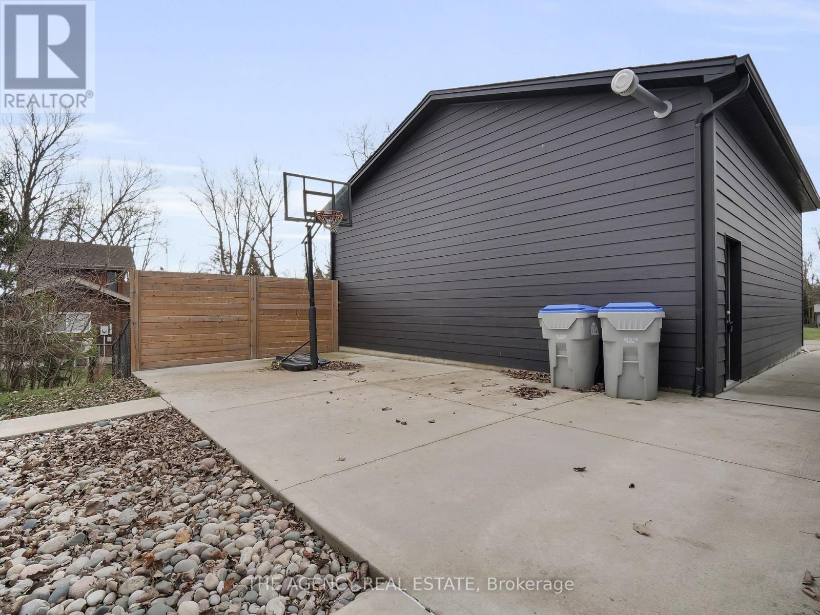 8464 Adams Court, Lambton Shores, Ontario  N0M 1T0 - Photo 31 - X13133104