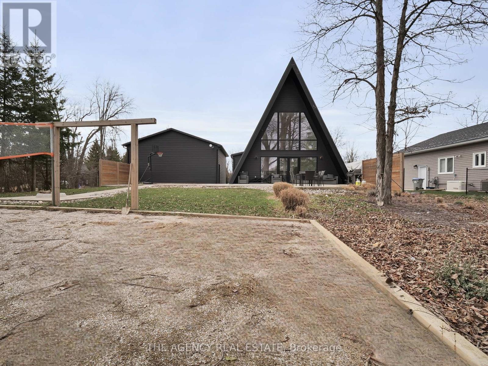 8464 Adams Court, Lambton Shores, Ontario  N0M 1T0 - Photo 34 - X13133104