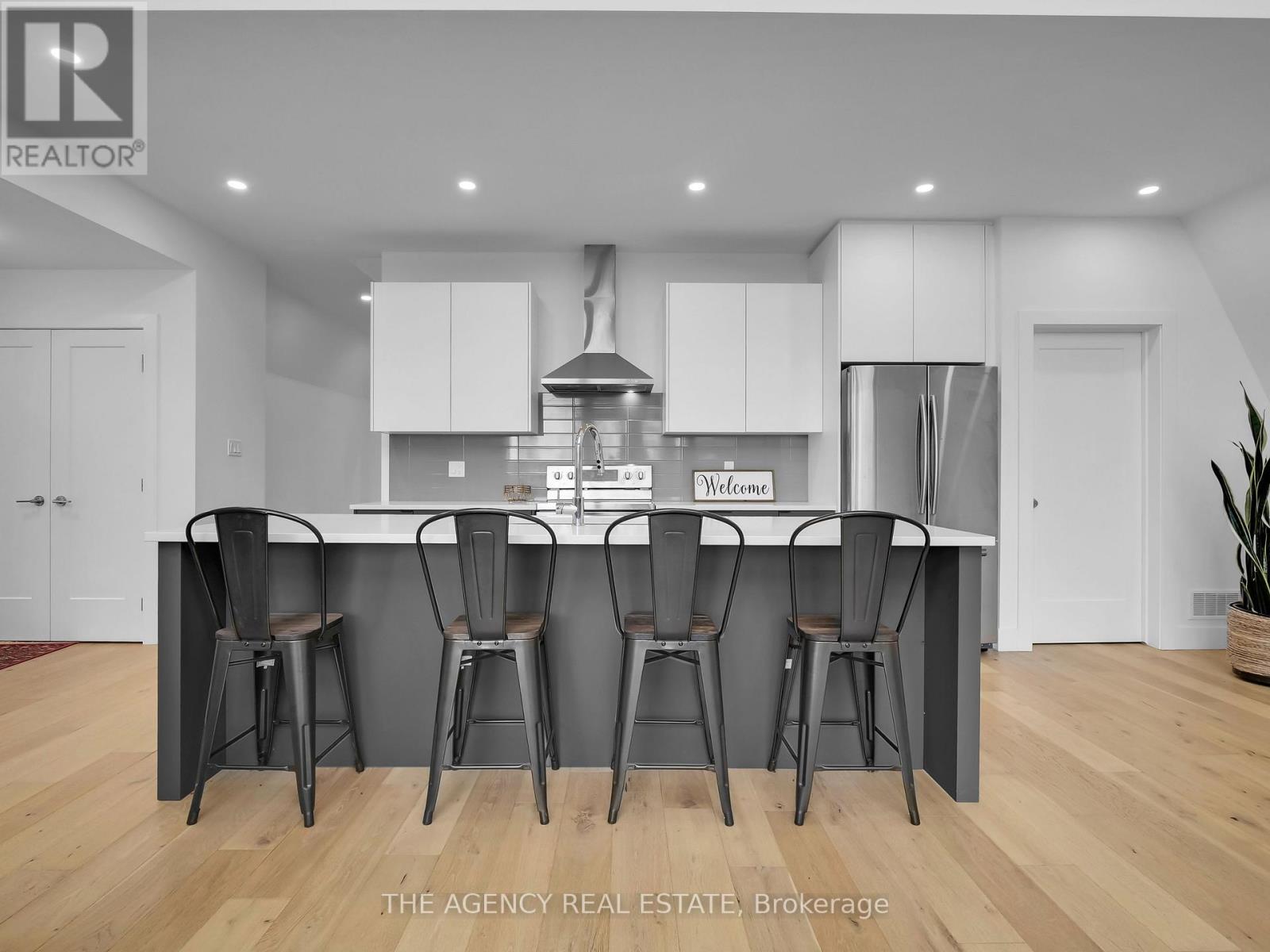 8464 Adams Court, Lambton Shores, Ontario  N0M 1T0 - Photo 8 - X13133104