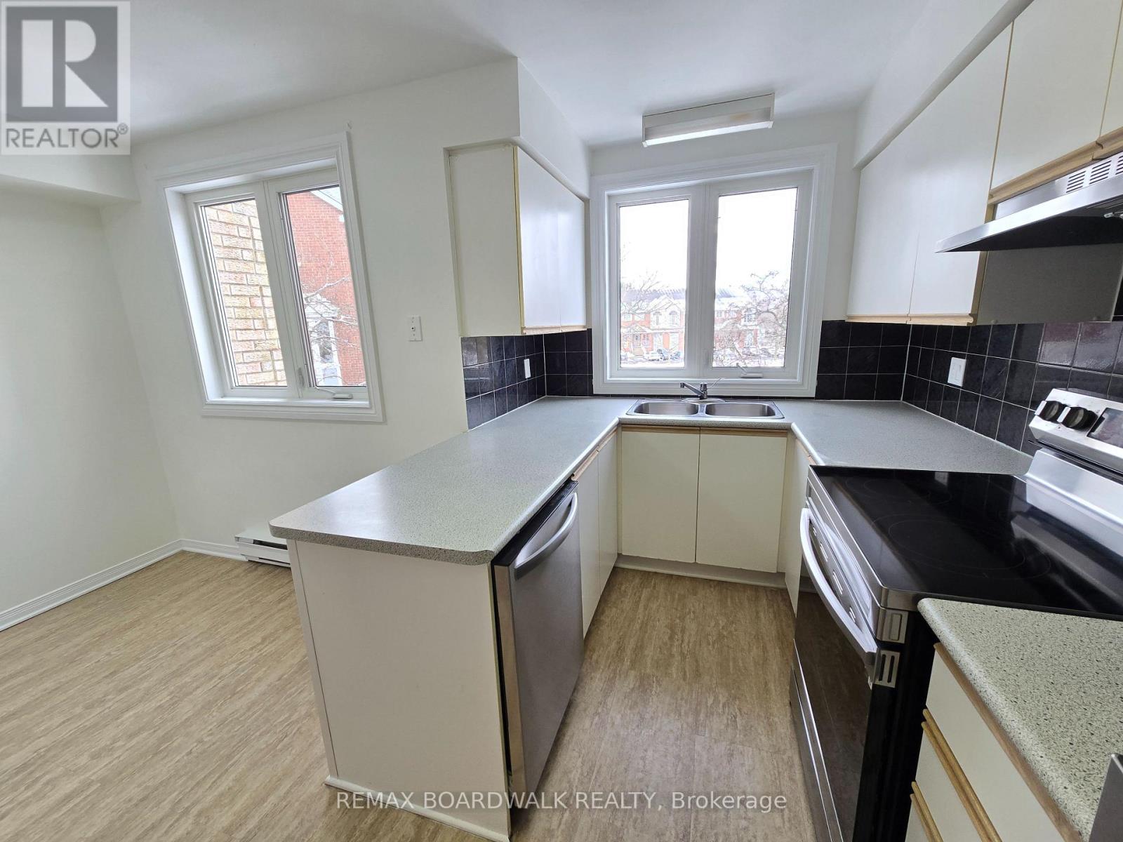 219 Briston Private, Ottawa, Ontario  K1G 5R5 - Photo 6 - X13132878
