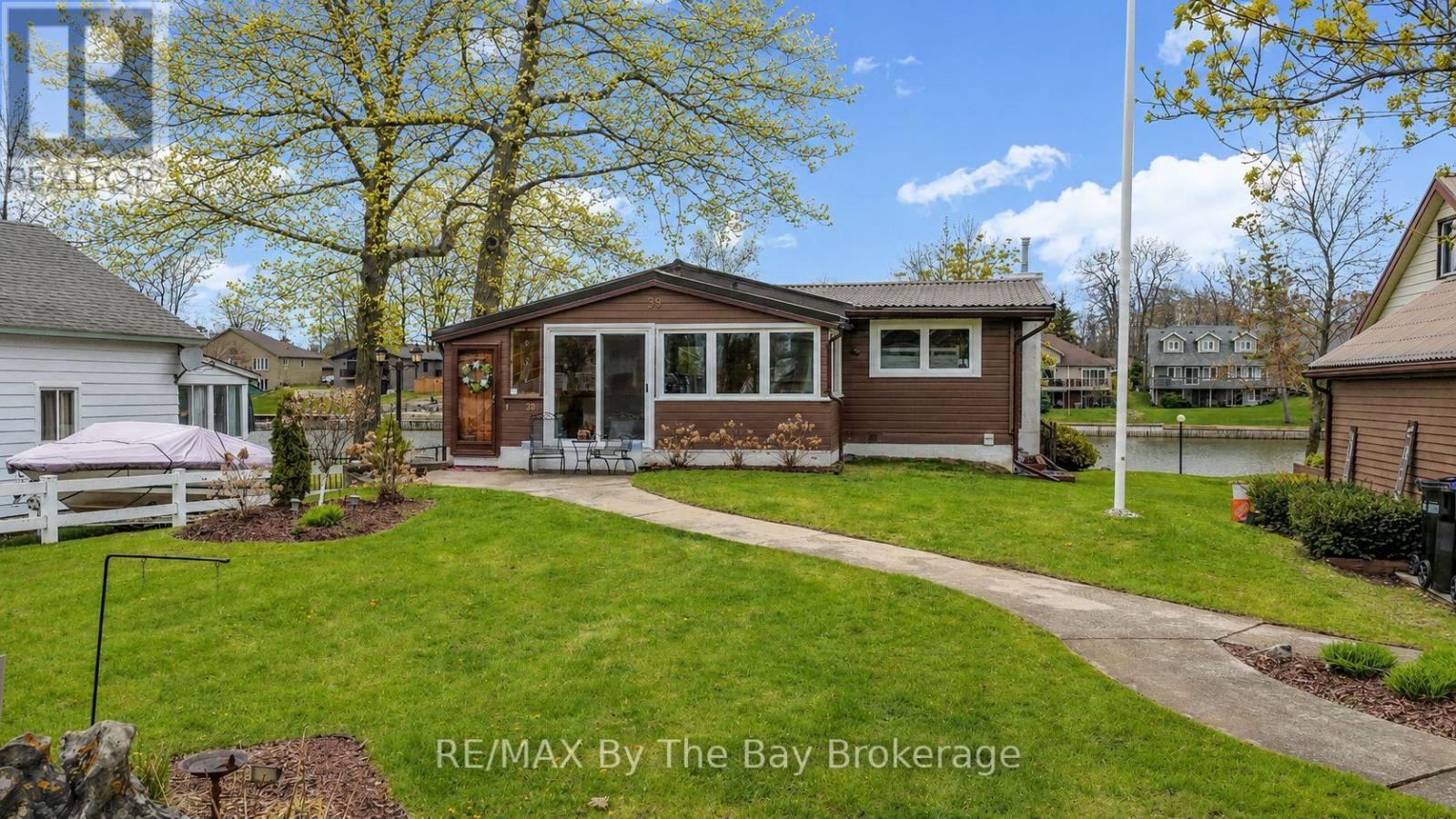39 Old Mosley Street, Wasaga Beach, Ontario  L9Z 2J8 - Photo 1 - S13132896