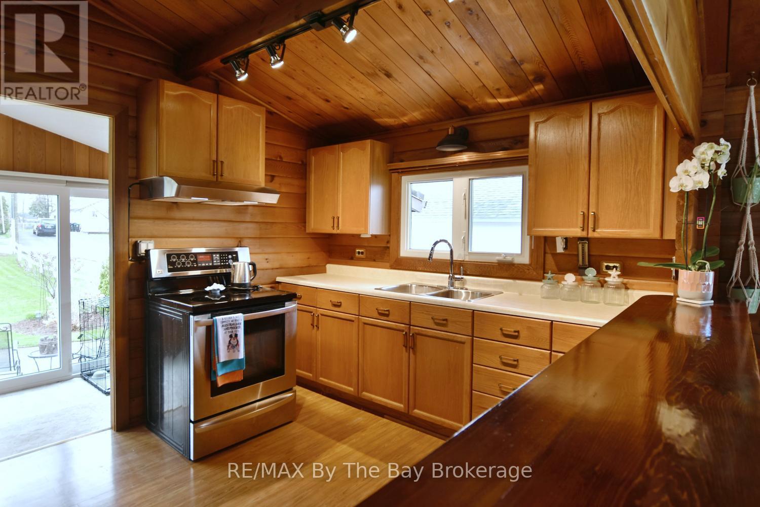 39 Old Mosley Street, Wasaga Beach, Ontario  L9Z 2J8 - Photo 16 - S13132896